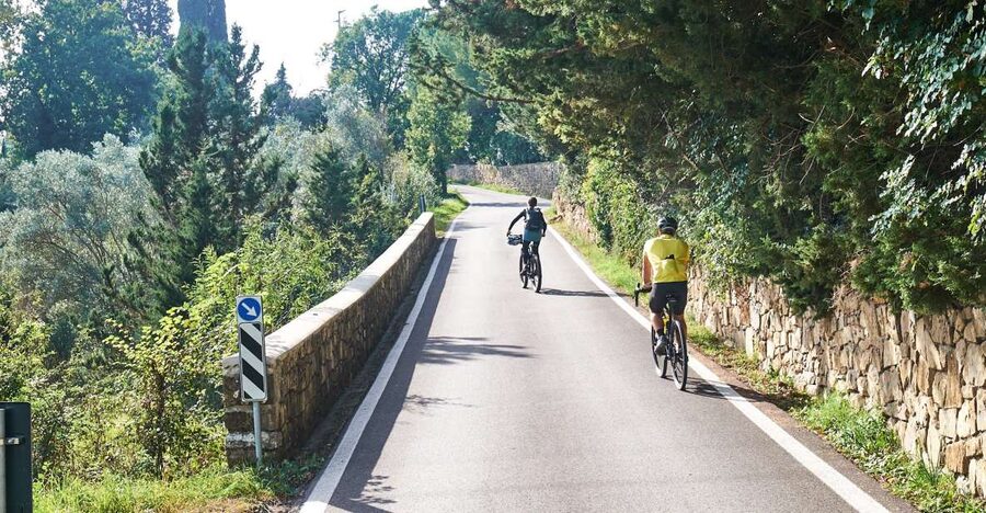 Tuscany Hills Bike Tour with Lunch at farm and Wine Tasting - Key points at a glance