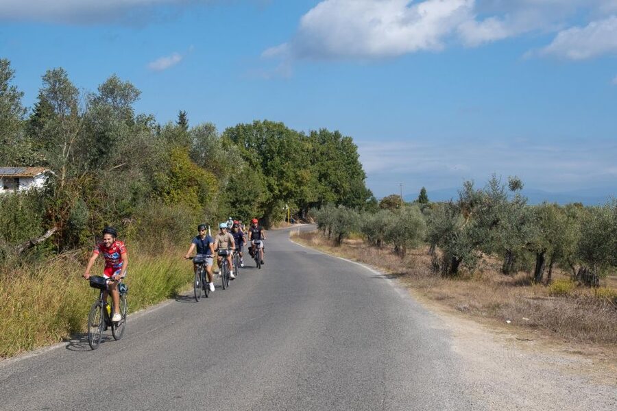 Tuscany Hills Bike Tour with Lunch at farm and Wine Tasting - A family-run farm gives the day its center