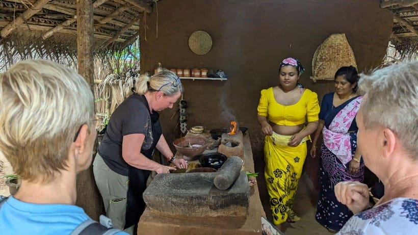 Udawalawe: Farm to Table Cooking & Authe: Village Experience - Picking vegetables before you cook