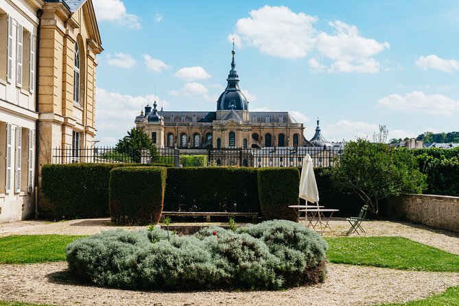 Versailles: Farmers Market & Royal Vegetable Garden Food Tour - Exploring Place du Marché Notre Dame