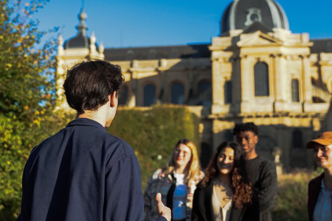 Versailles: Farmers Market & Royal Vegetable Garden Food Tour - Passing the Royal Stables and choosing a bottle