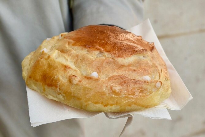 Versailles: Farmers Market & Royal Vegetable Garden Food Tour - Starting with warm brioche on Rue de la Paroisse