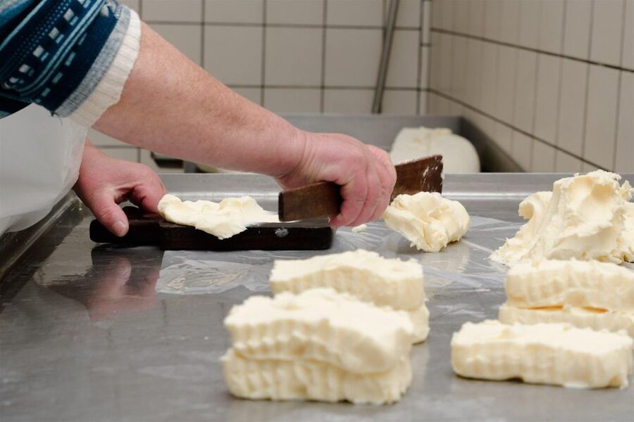 Vico Equense: Tour in the dairy "Mozzarella Experience" - What happens in the spinning room
