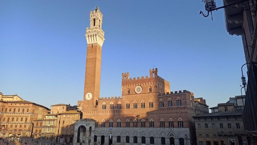 Visit Siena and San Gimignano with lunch at a family farm - A family-farm lunch in the Chianti hills