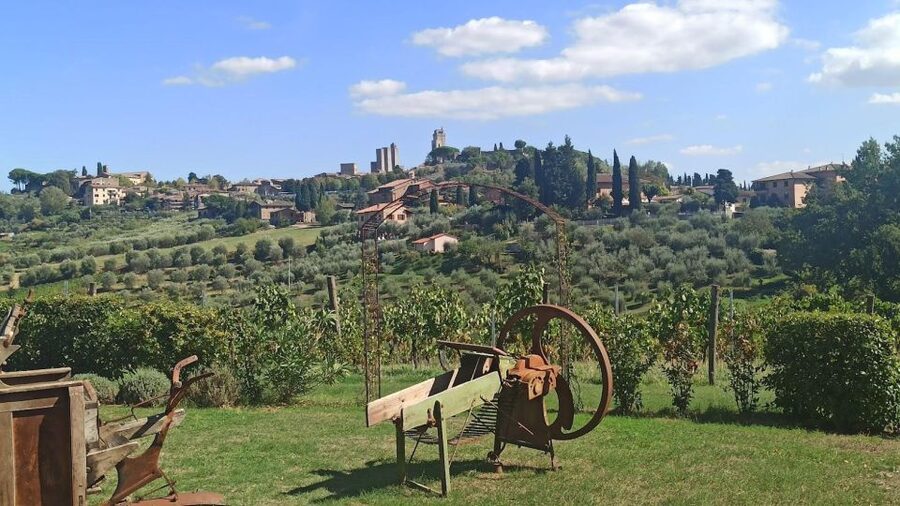 Visit Siena and San Gimignano with lunch at a family farm - San Gimignano and its medieval towers