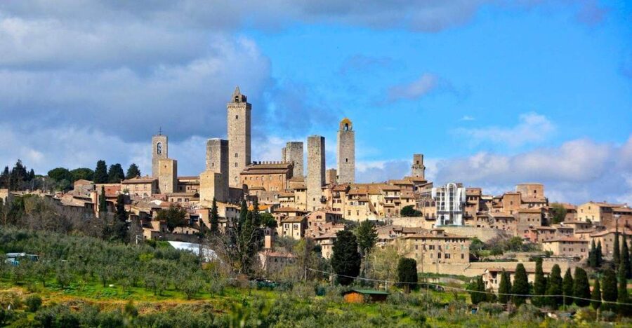 Visit Siena and San Gimignano with lunch at a family farm - Florence pickup in a private seven-seat minivan