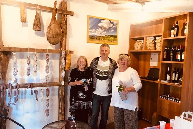 Visit to the Cinta Senese farm in Montepulciano - Walking the vineyard, olive grove, and garden