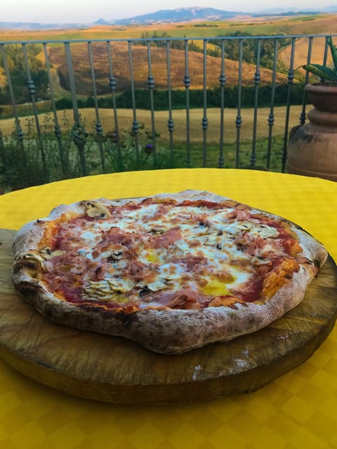 Volterra: Pizza Cooking Class in a tuscan farmhouse - Arriving at the Diacceroni farmhouse