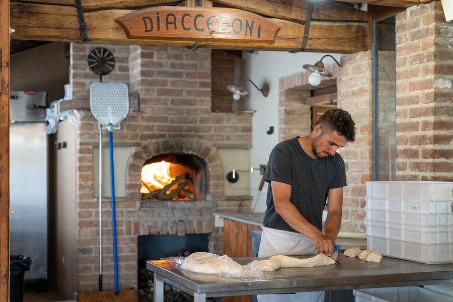 Volterra: Pizza Cooking Class in a tuscan farmhouse - Making dough instead of watching a demonstration