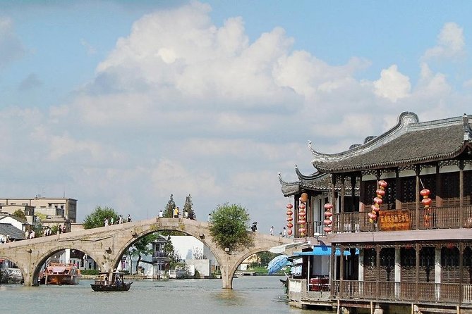 Zhujiajiao Water Town Private Tour with Local Farm Visit and Fruit Picking - Lunch at an authentic local restaurant